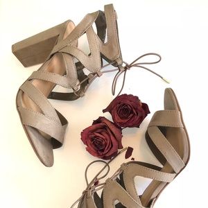 ❤️ GRAY LACE UP HEELS